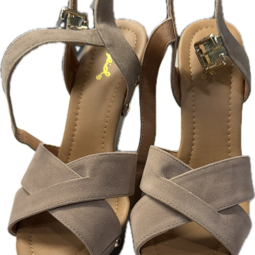 Soda Tan Leather Sandals with Gold Buckle - New